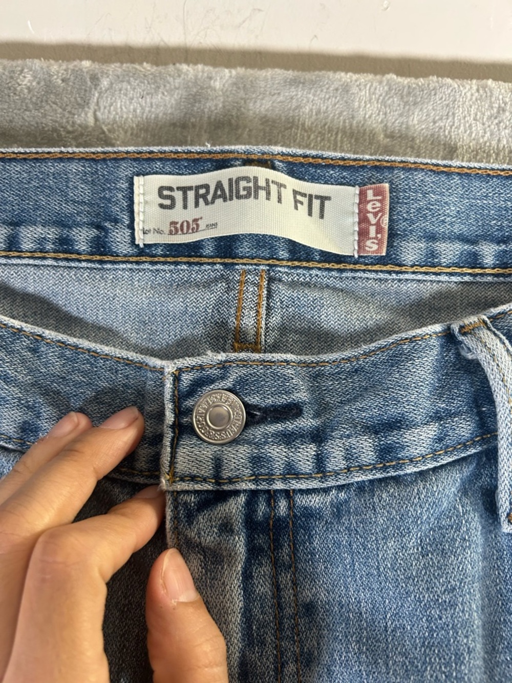 Levi’s 505 Men's Light Blue Straight-Leg Jeans - Picture 2 of 11